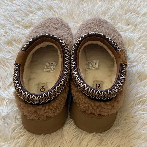 NWB UGG Women's Shearling Platform Slippers in chestnut - Picture 8 of 14